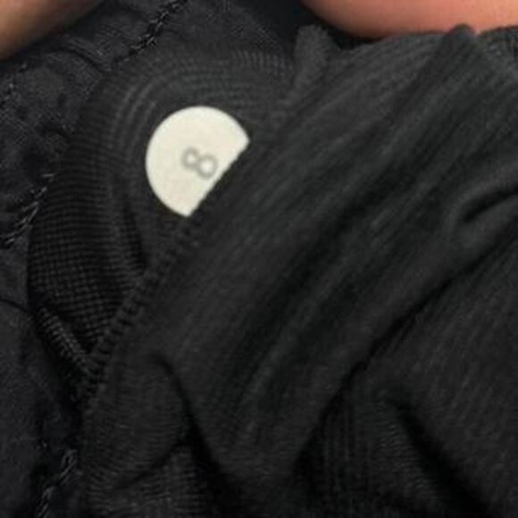 Lululemon Patterned Hotty Hot Low Rise Black Shorts Womens Size 8 Outdoors Run - Picture 5 of 5